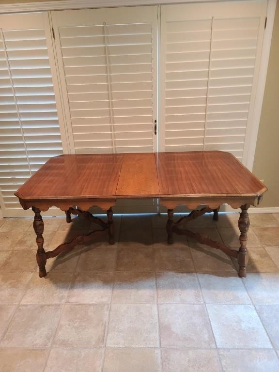 Dining Table & Six Chairs & 12in Extension Leaf