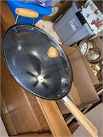 Large wok, looks unused