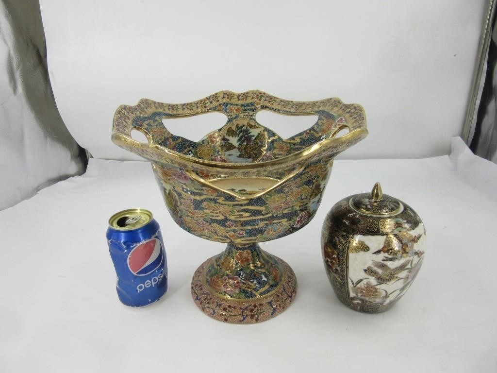 Vase et urne asiatique dont un signé Satsuma