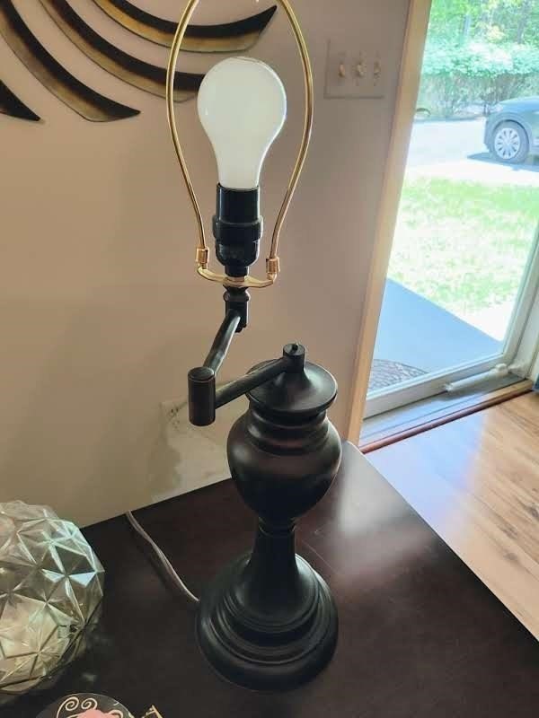 Table Lamp with Adjustable Arm