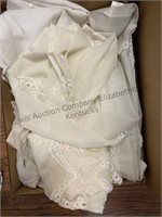 Box of linens, quilt, see photos