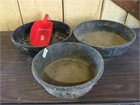 Rubber Feed Pans & Scoop