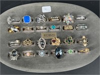DEALER LOT OF MIXED COSTUME JEWELRY RINGS