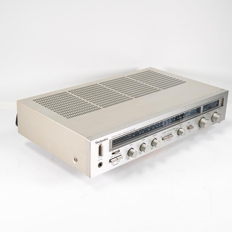 Technics SA-203 AM-FM Stereo Receiver
