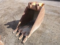 24" Backhoe Bucket w/Teeth