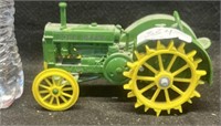 1/43 SCALE JOHN DEERE DIE CAST TRACTOR  1988 SPEC