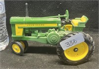 1/16 SCALE JOHN DEERE MODEL 720 DIE CAST TRACTOR