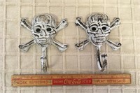 CAST SKELETON HEAD HOOKS