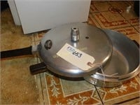 Presto Fry Master/Pressure Cooker Model 400