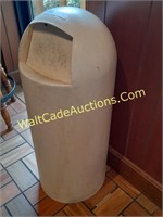 Plastic Trash Can 37-in tall