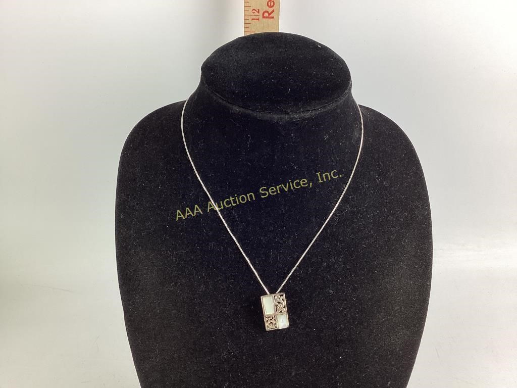 Sterling & MOP pendant necklace. Total weight