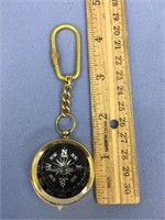 Brass compass       (a 22)