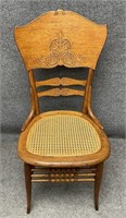 Pretty Pressed Back Oak Antique Side Chair