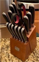 U - CHICAGO CUTLERY KNIVES W/ BLOCK (K5)