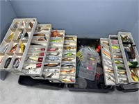 TACKLEBOX W/ ASSORTMENT OF LURES