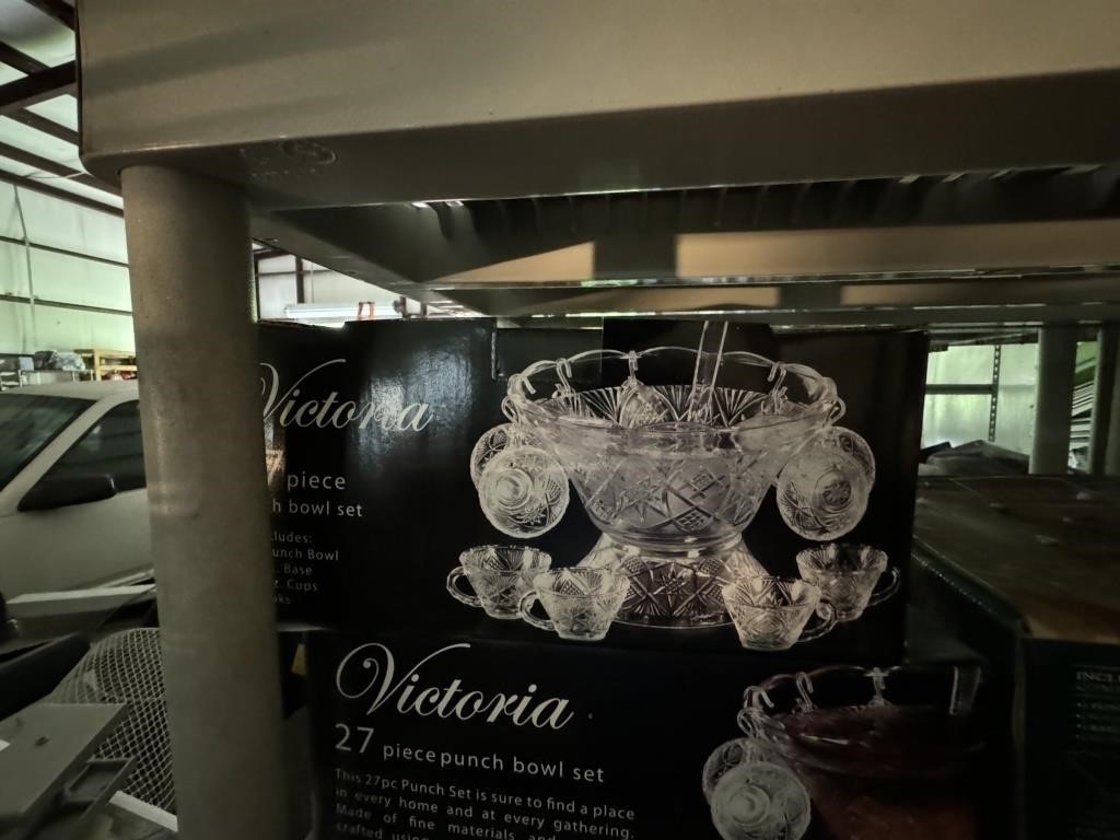 VICTORIA GLASS PUNCH BOWL SET