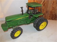 John Deere Die Cast Metal Farm Tractor Model