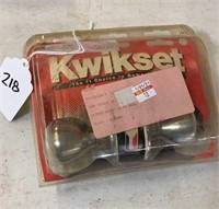 Kwikset Doorknob Assembly with Keys