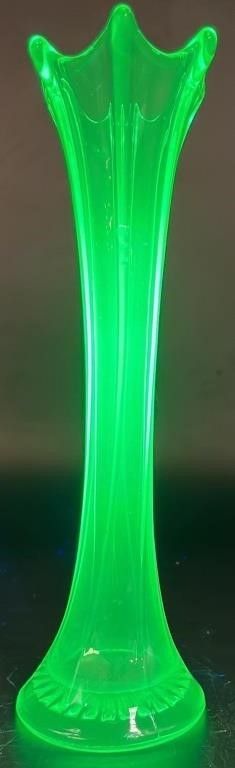 Vintage Green Vaseline Glowy Vase 10 Inch Tall Uv