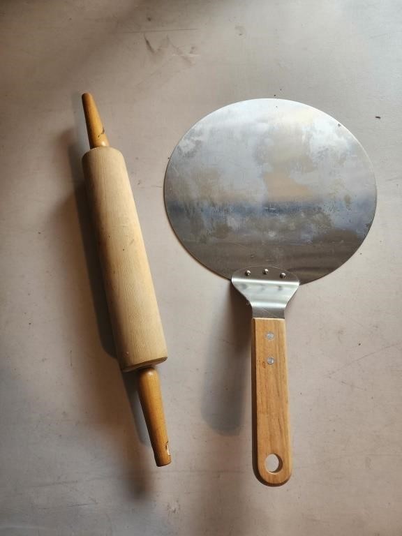 Wood rolling pin, 10" pizza spatula