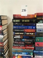 (32) Hardback Books / Novels