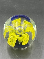 Paperweight yellow flower art glass