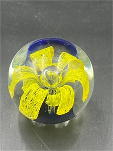 Paperweight yellow flower art glass