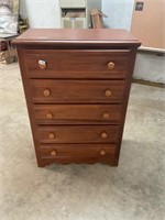 Nice chest drawers- sizes in pictures