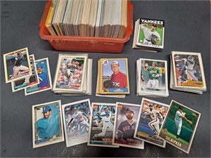 Approximately 600 Assorted Baseball Cards