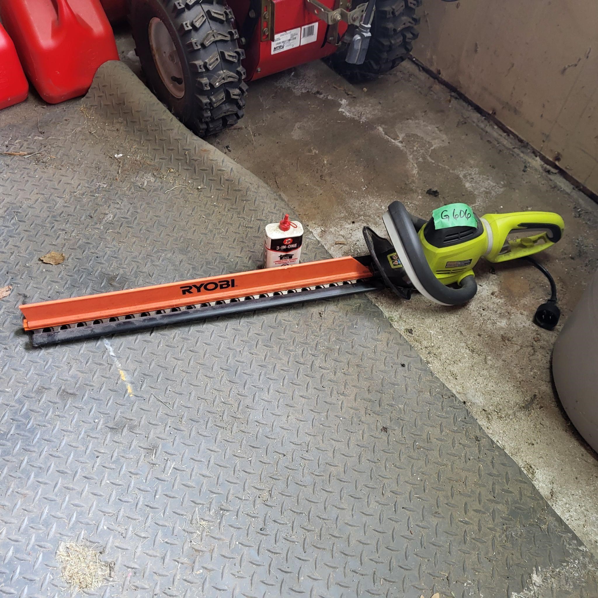 G606 Ryobi Hedge trimmer and oil
