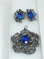 COSTUME PENDANT, MATCHING EARRINGS