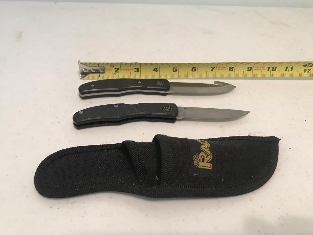 2 Knives With Holder