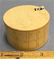 Choice on 2 (311-312): 2 1/2" diameter bone box wi