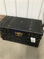 Leather-top stagecoach trunk, 26 x 15 x 14" tall,