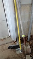 Spade Shovel / Garage Broom Lot