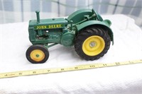 Ertl John Deere unstyled BR Tractor Toy