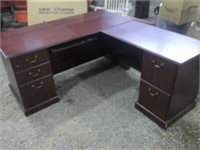 nice office desk (two pieces hook together)