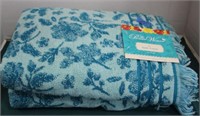 PAIR OF THE PIONEER WOMAN BATH TOWELS-BRAND NEW