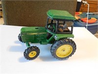 John Deere tractor, 1:16 scale with MFWD