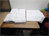 WHITE 4 Bath Towels + 4 White Bath Mats