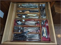 CONTENTS OF FLATWARE DRAWER