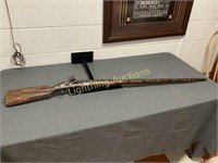 ANTIQUE FLINTLOCK RIFLE