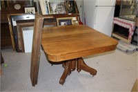 Antique Tiger Oak Expandable Dining Table