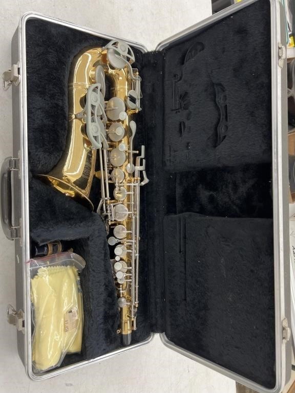 Bundy Saxophone w/ Case