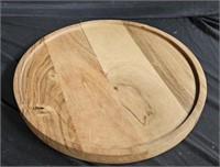 Small round charcuterie/ cutting board