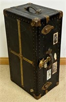 NEAT MID SIZE STORAGE TRUNK