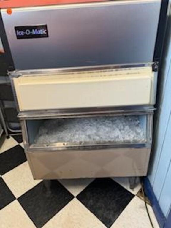 Ice-I-Magic ice machine 40”x30”x46”