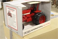ERTL IH HYDRO 100 ROPS TOY TRACTOR