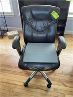 EXECUTIVE 5 STAR BASE DESK CHAIR