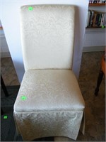 CREAM COLORED FABRIC CHAIR